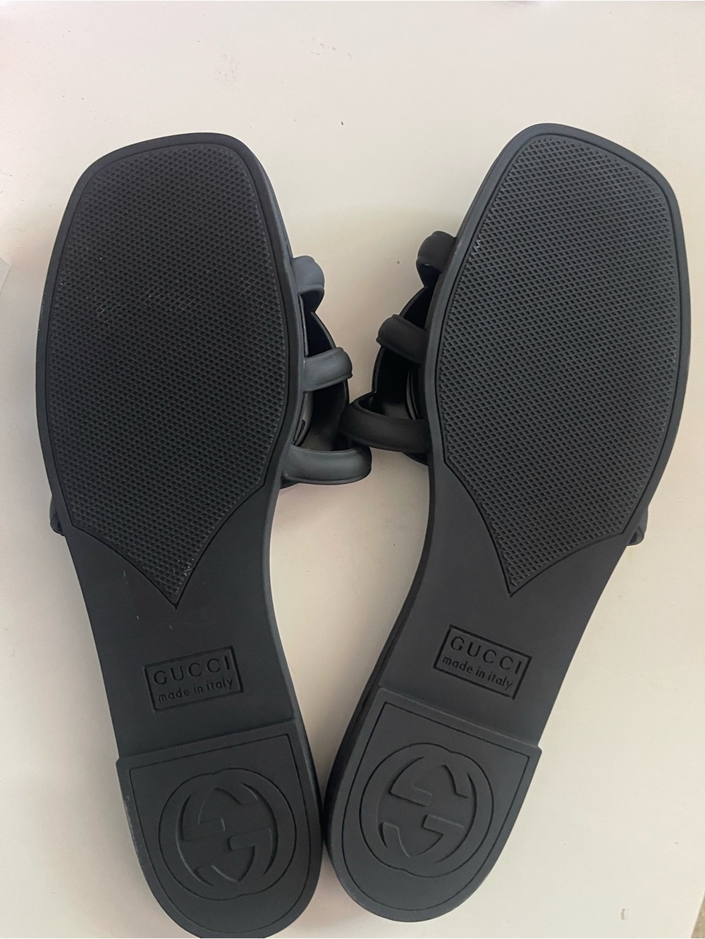 Gucci Matte Black Interlocking GG Slide Sandals - Picture 2 of 4